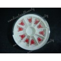 ที่ติดเล็บลายกระต่ายในตลับกลมสีแดง